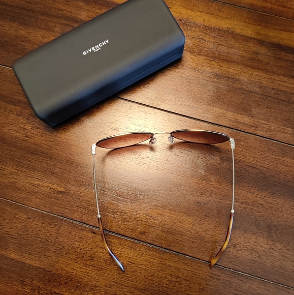 NEW Givenchy Sunglasses 😎 - Picture 5 of 13